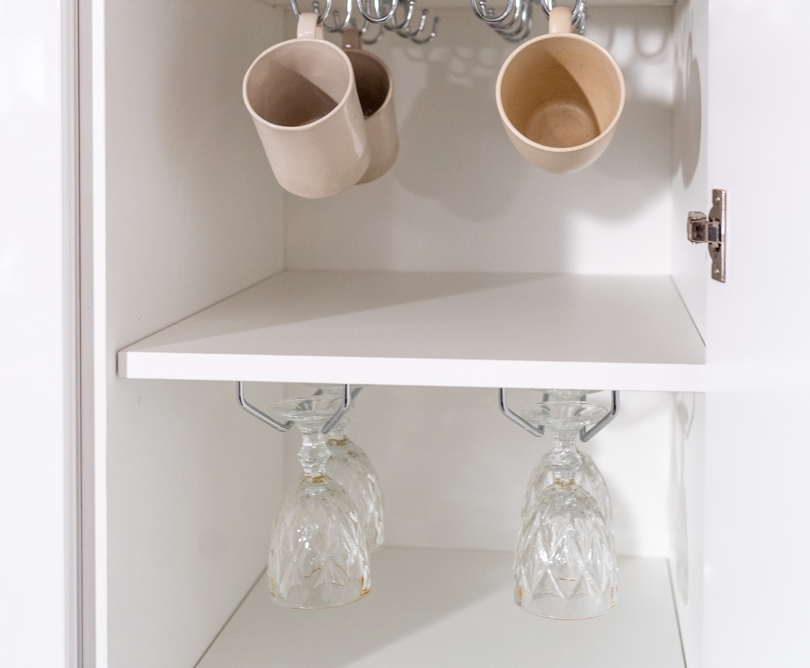 High-quality wine glass holder, made of steel, surface: chrome-plated, 340 mm (13-25/64"), 8938011. Practical glass hanger for wine glasses, champagne glasses, cocktail glasses, cognac glasses, goblets and much more, by EMUCA - Image 4