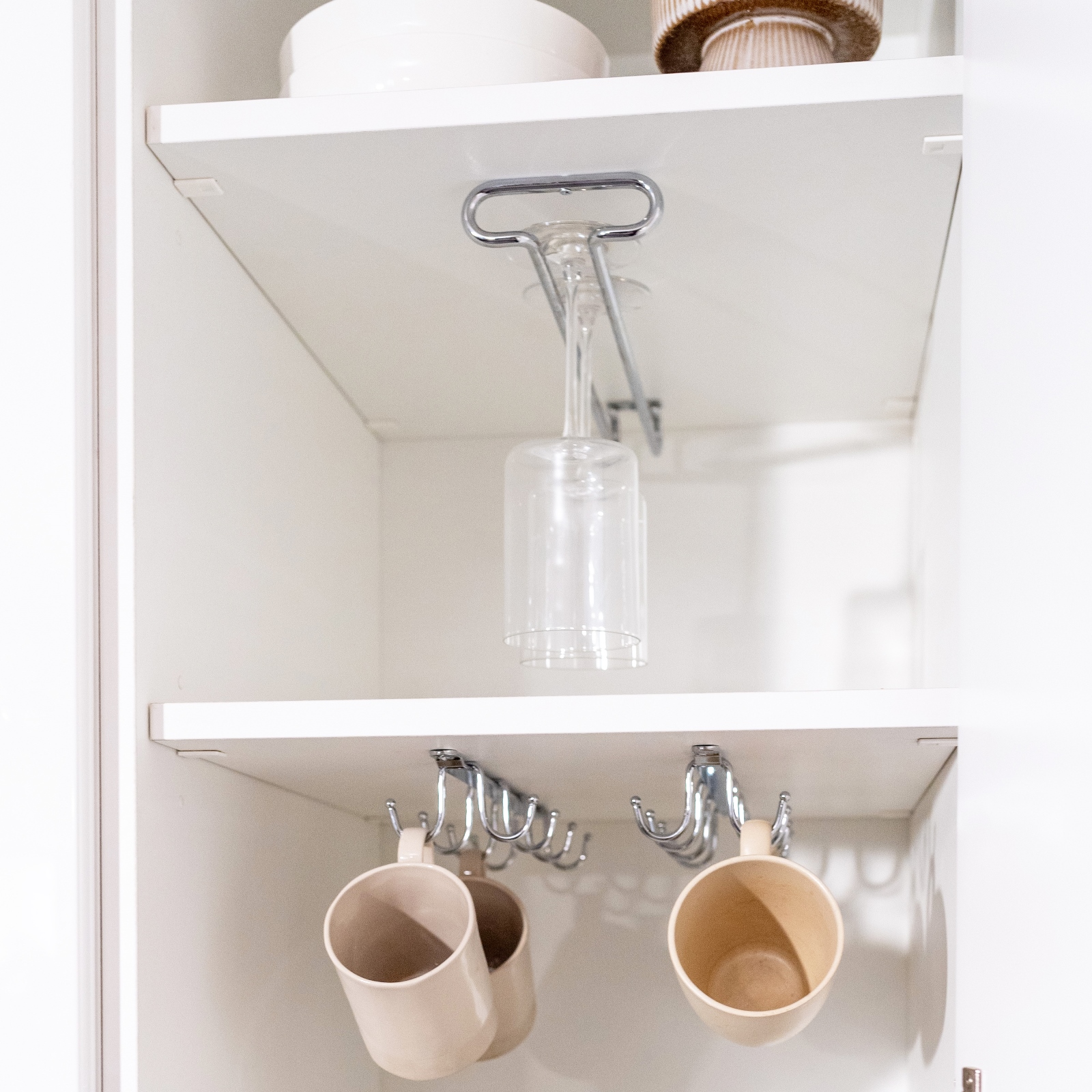 High-quality wine glass holder, made of steel, surface: chrome-plated, 410 mm (16-9/64"), 8930111. Practical glass hanger for wine glasses, champagne glasses, cocktail glasses, cognac glasses, goblets and much more, by EMUCA - Image 6